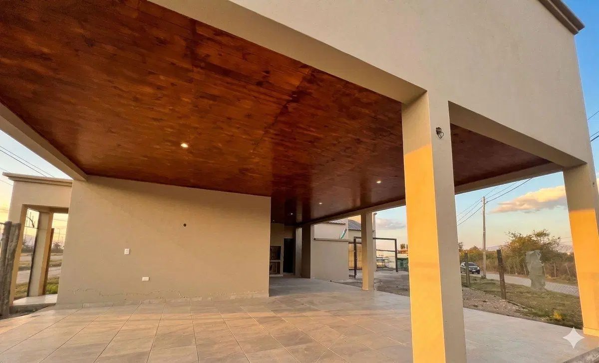 CASA EN VENTA LAS MORAS CIRCUNV. OESTE 3 DORM 8