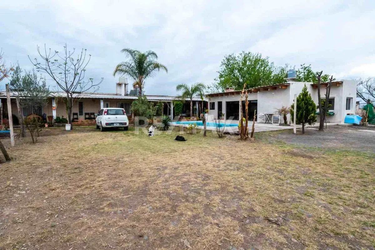 CASA VENTA LA MERCED CHICA CON PILETA 3 DORM 3