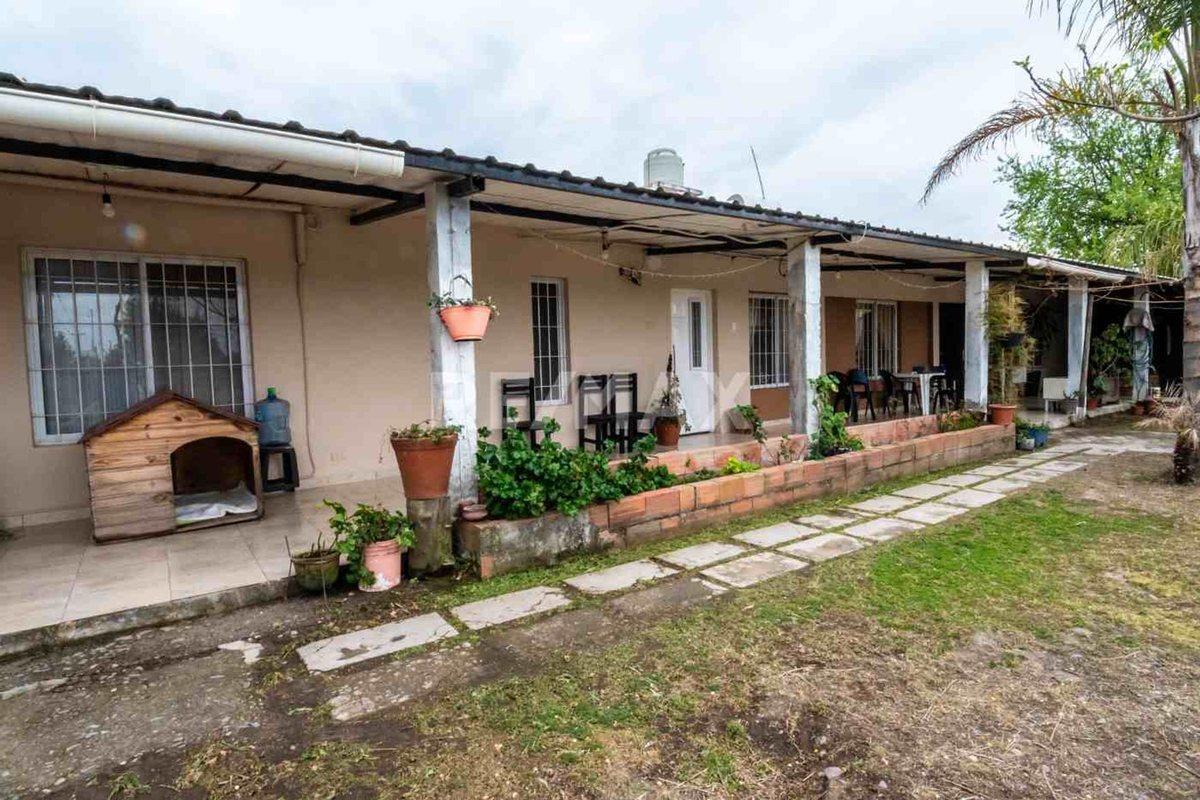CASA VENTA LA MERCED CHICA CON PILETA 3 DORM