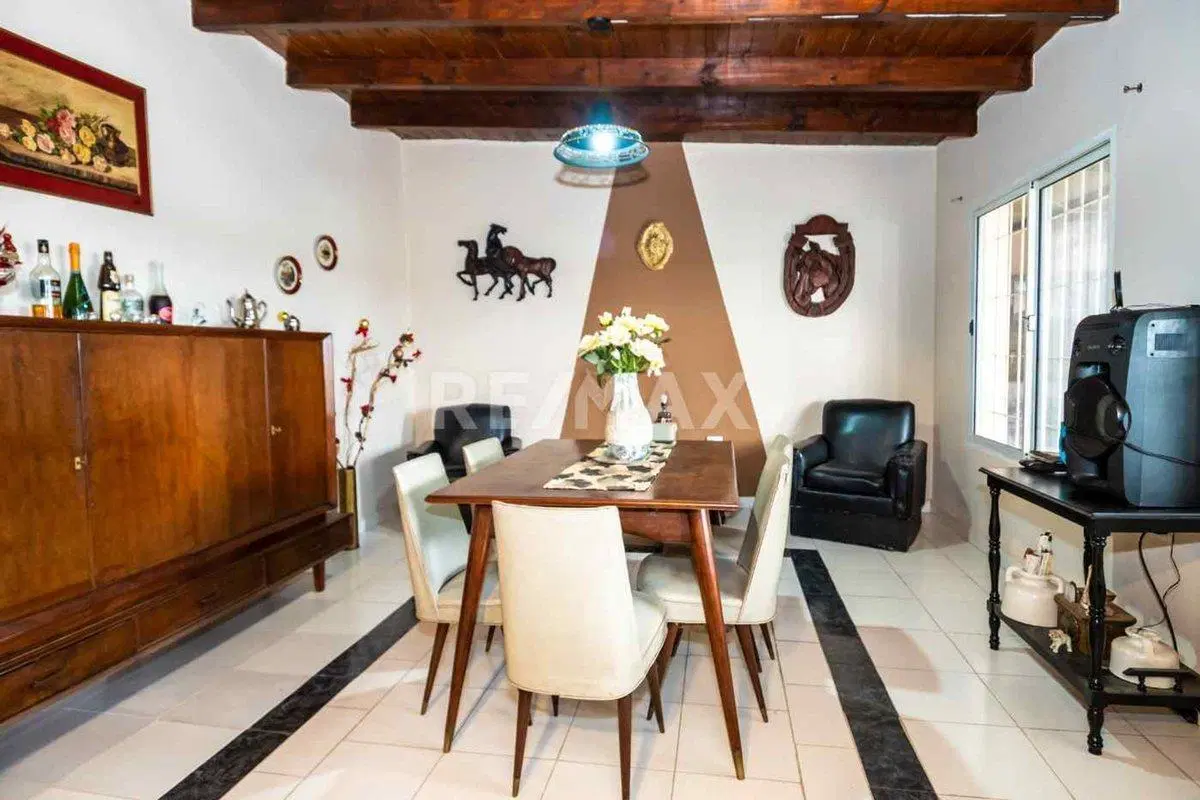 CASA VENTA LA MERCED CHICA CON PILETA 3 DORM 4