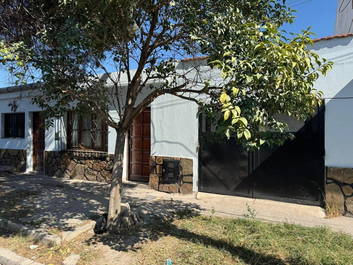 CASA 4 DORMITORIOS VENTA B° ARAOZ ZONA SUR SALTA