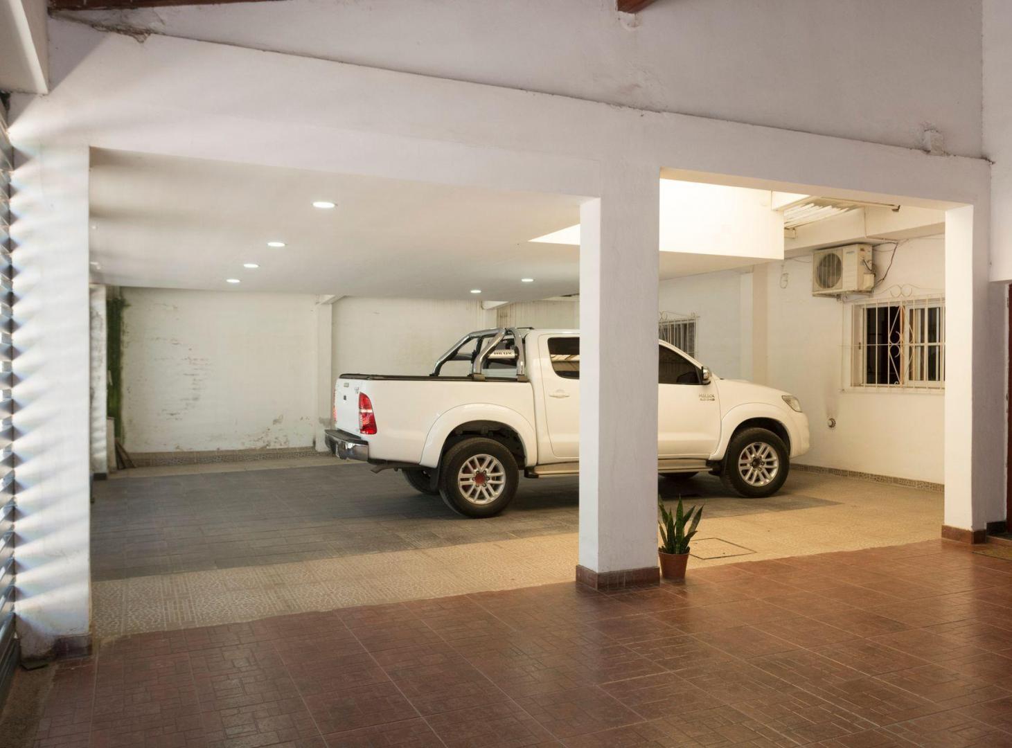 CASA VENTA SOBRE AVENIDA AUTODROMO 4 DORMITORIOS