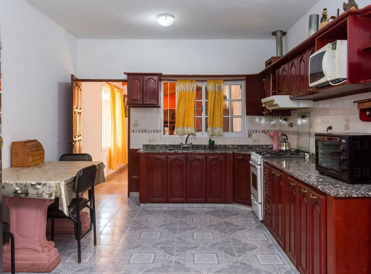 CASA VENTA SOBRE AVENIDA AUTODROMO 4 DORMITORIOS 4