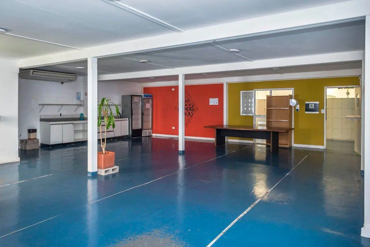 GALPON EN ALQUILER CON OFICINAS 600 M2 ZONA NORTE 3
