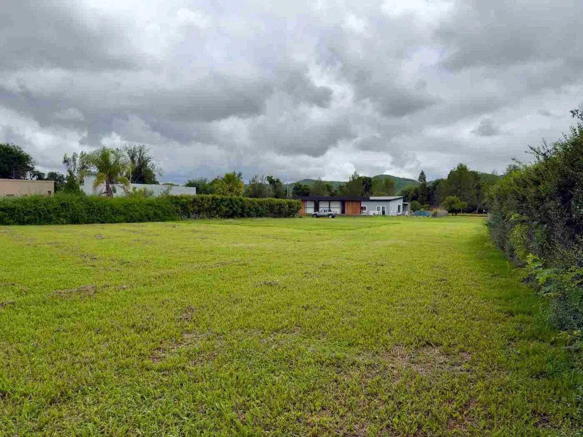 TERRENO EN VENTA 1893 M2 SANTA APOLONIA CERRILLOS 4