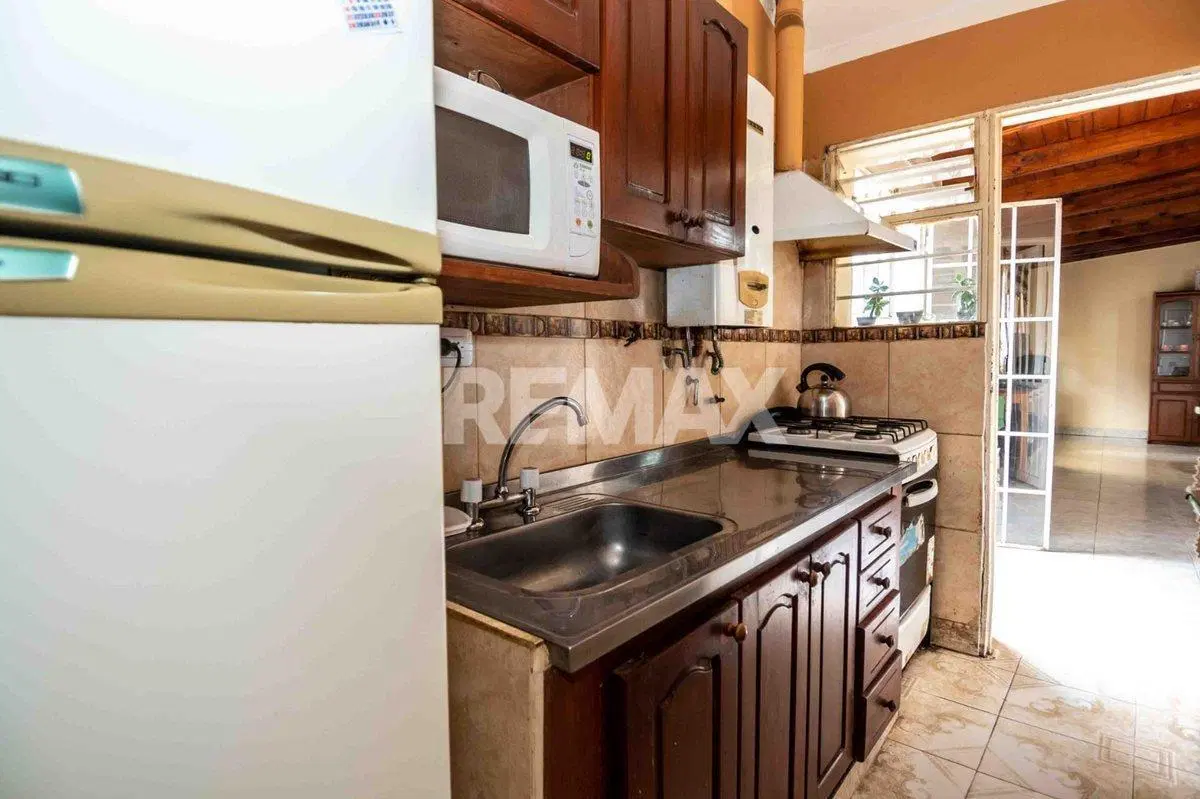 CASA VENTA LOS LAPACHOS ZONA SUR 3 DORM Y COCHERA 5