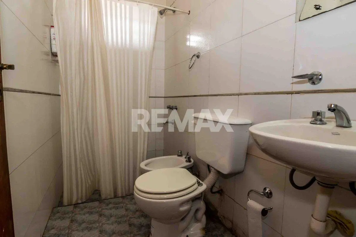 CASA VENTA LOS LAPACHOS ZONA SUR 3 DORM Y COCHERA 2