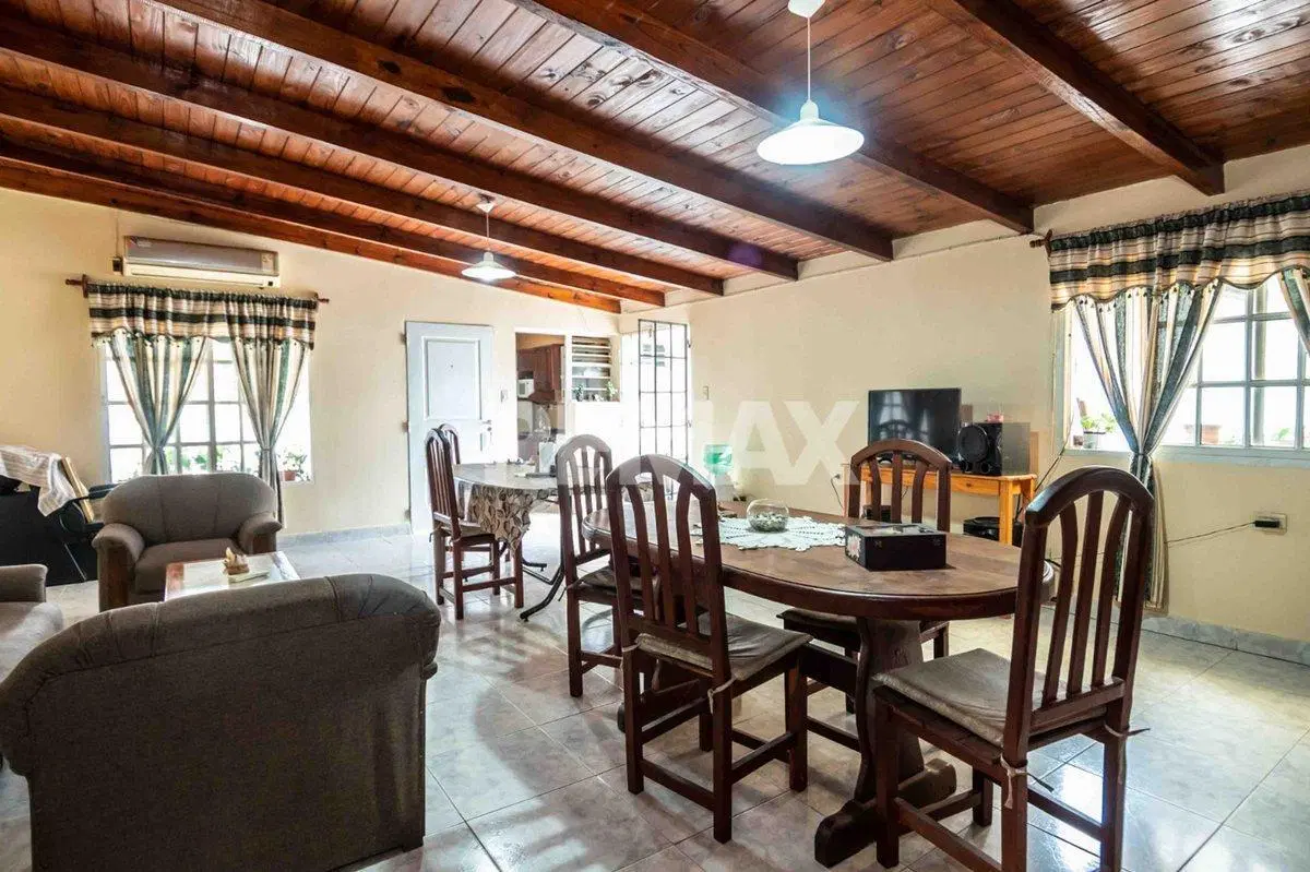 CASA VENTA LOS LAPACHOS ZONA SUR 3 DORM Y COCHERA 3
