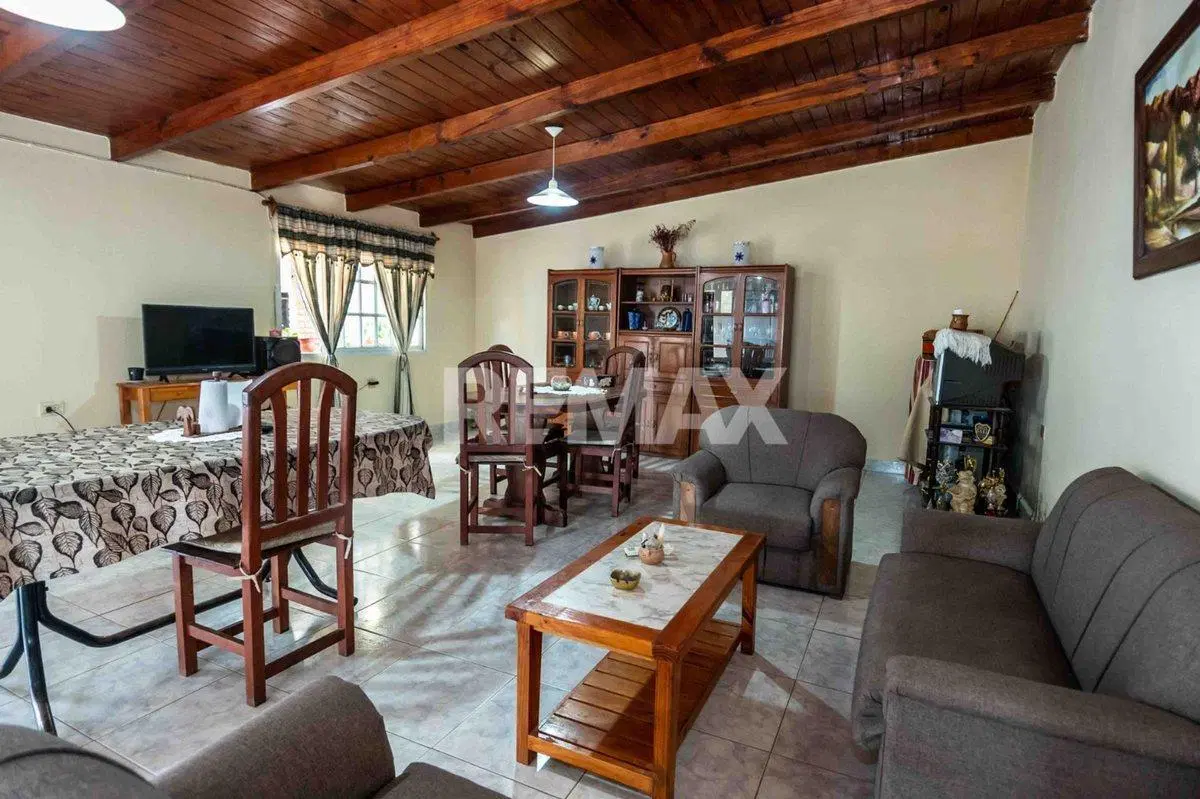 CASA VENTA LOS LAPACHOS ZONA SUR 3 DORM Y COCHERA 4