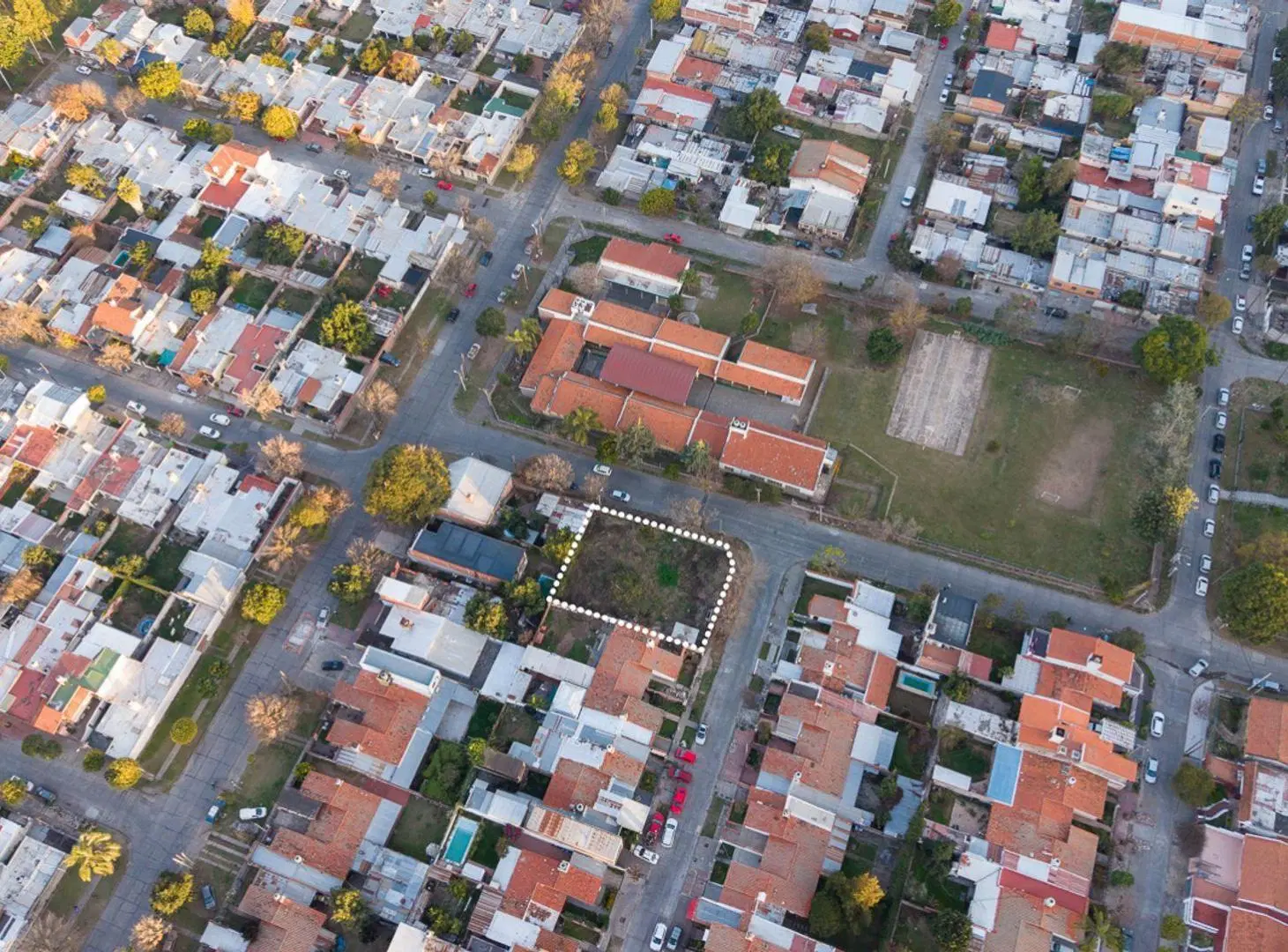 TERRENO ESQUINA EN VENTA BARRIO LA LOMA 5