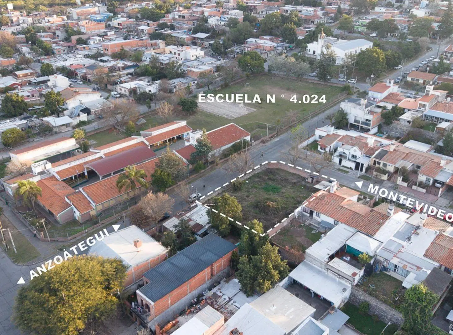 TERRENO ESQUINA EN VENTA BARRIO LA LOMA 3