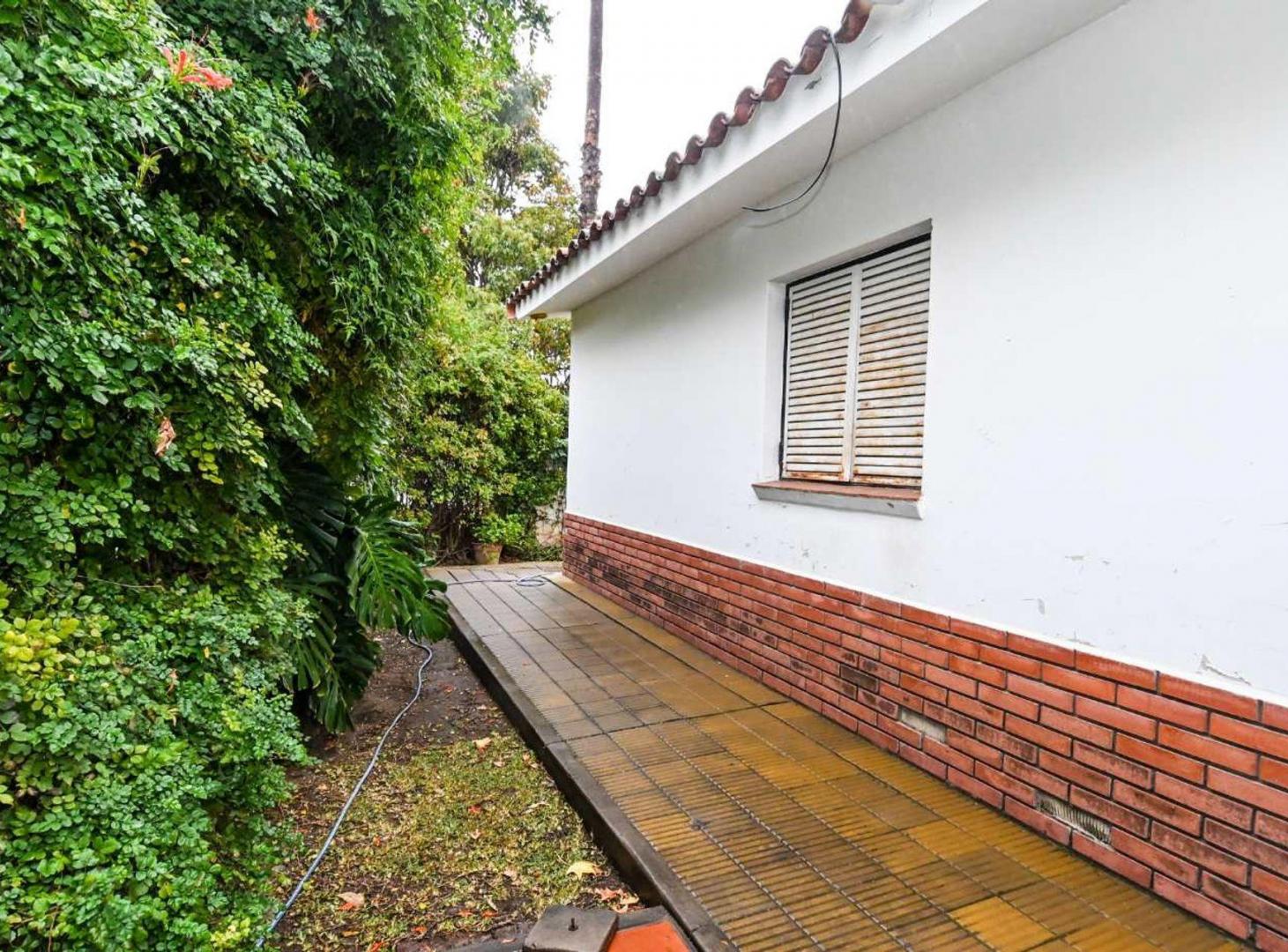 CASA EN VENTA BARRIO TRES CERRITOS ESQUINA