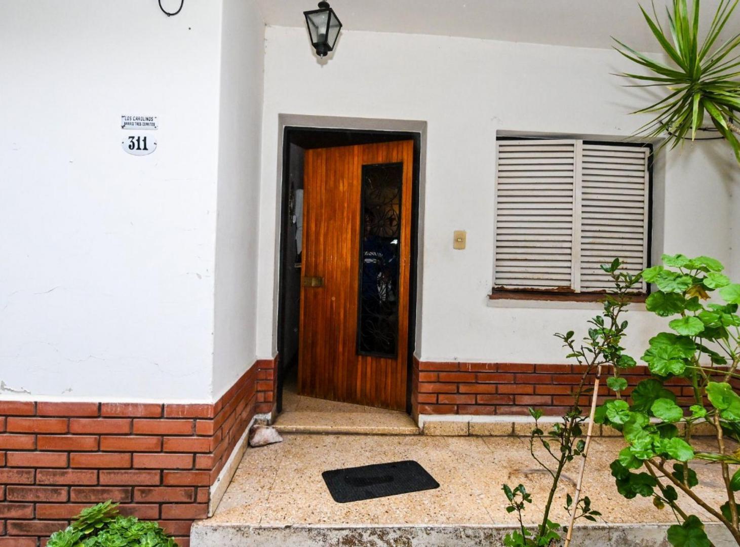CASA EN VENTA BARRIO TRES CERRITOS ESQUINA
