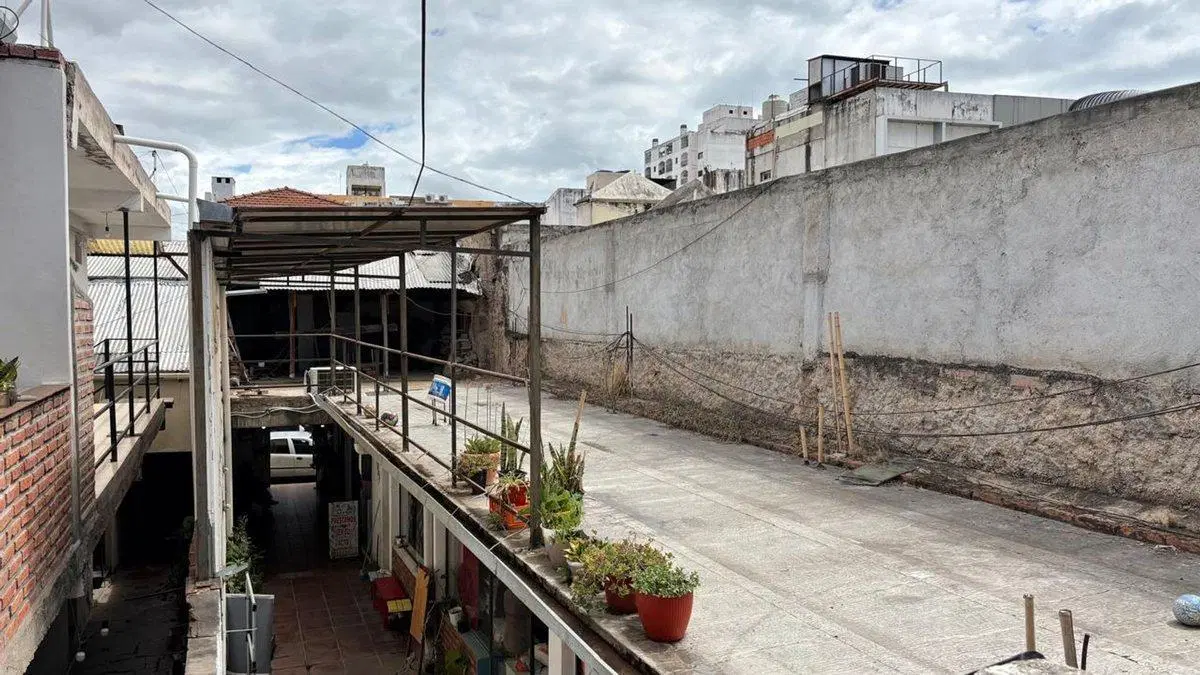 LOCALES COMERCIALES MAS HOSTAL EN VENTA CENTRO 4