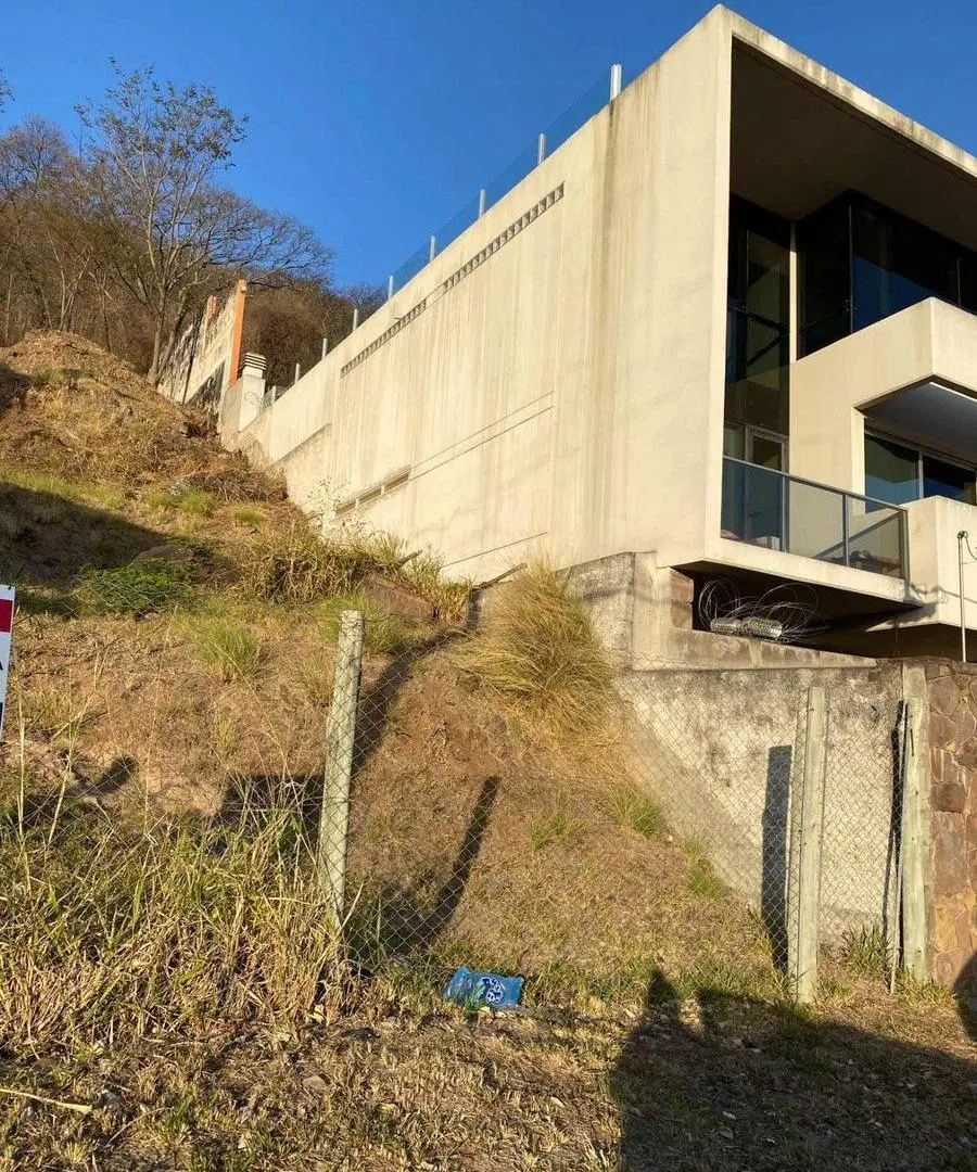 TERRENO VENTA BARRIO TRES CERRITOS 4