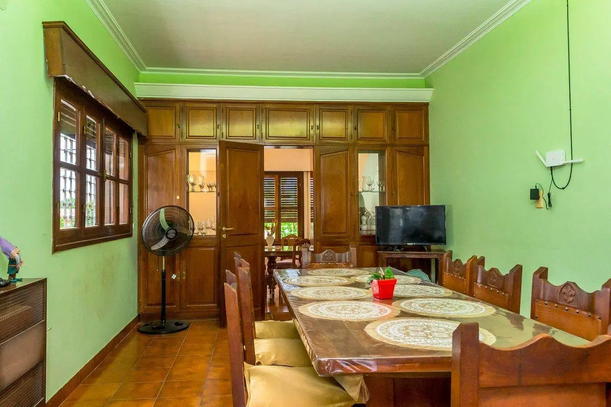 CASA DE 4 DORMITORIOS EN VENTA EN TRES CERRITOS 4