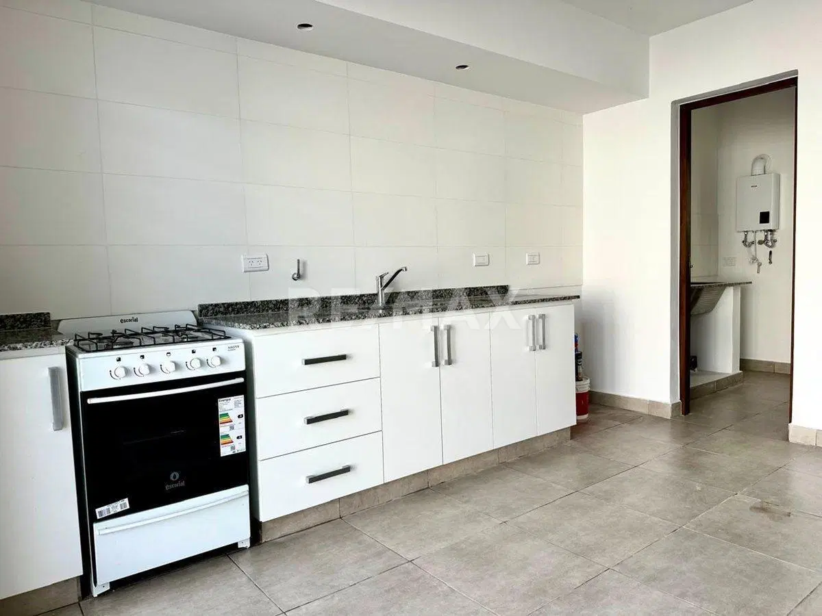 CASA DUPLEX 3 DORMITORIOS VENTA B°PORTAL DE LESSER 5