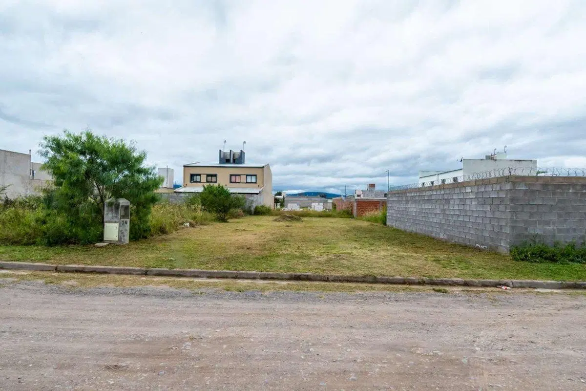 VENTA TERRENO VIA AURELIA PRIMERA ETAPA 324 m2 4