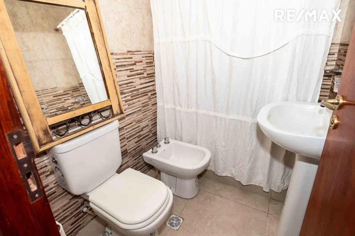 CASA 2 DORMITORIOS VENTA SAN LORENZO CHICO 5