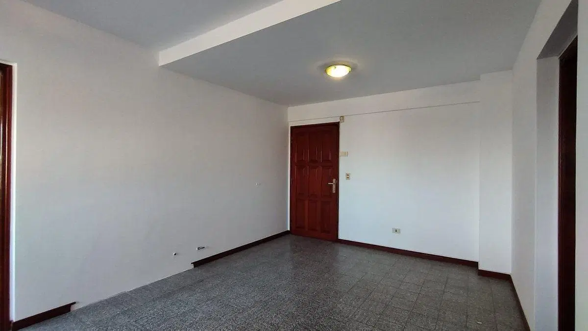 DEPARTAMENTO SEMIPISO 4 DORM VENTA MACROCENTRO 3