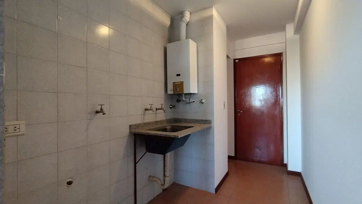 DEPARTAMENTO SEMIPISO 4 DORM VENTA MACROCENTRO 5