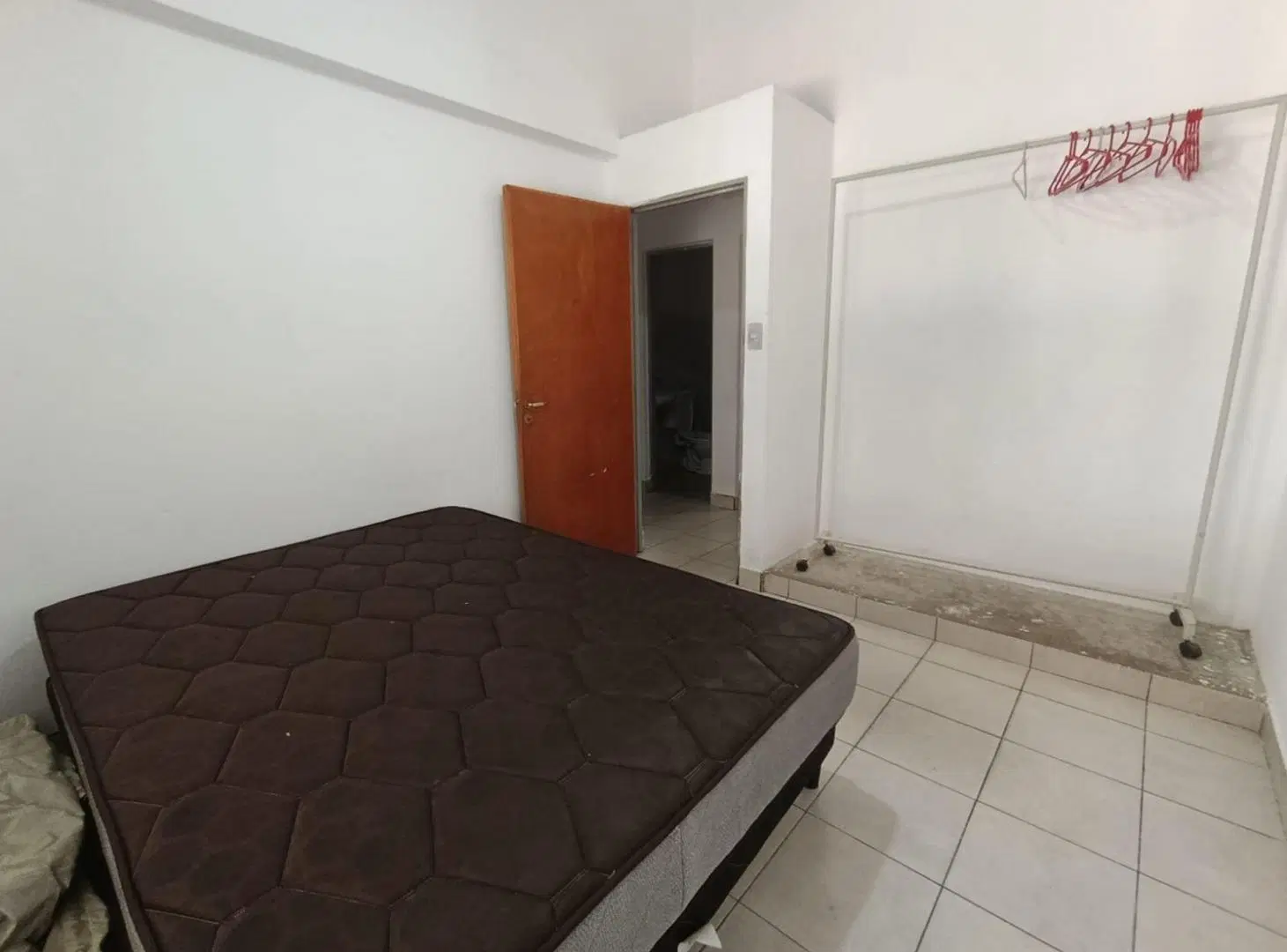 CASA EN ALQUILER BARRIO EL HUAICO SEMIAMOBLADA 3