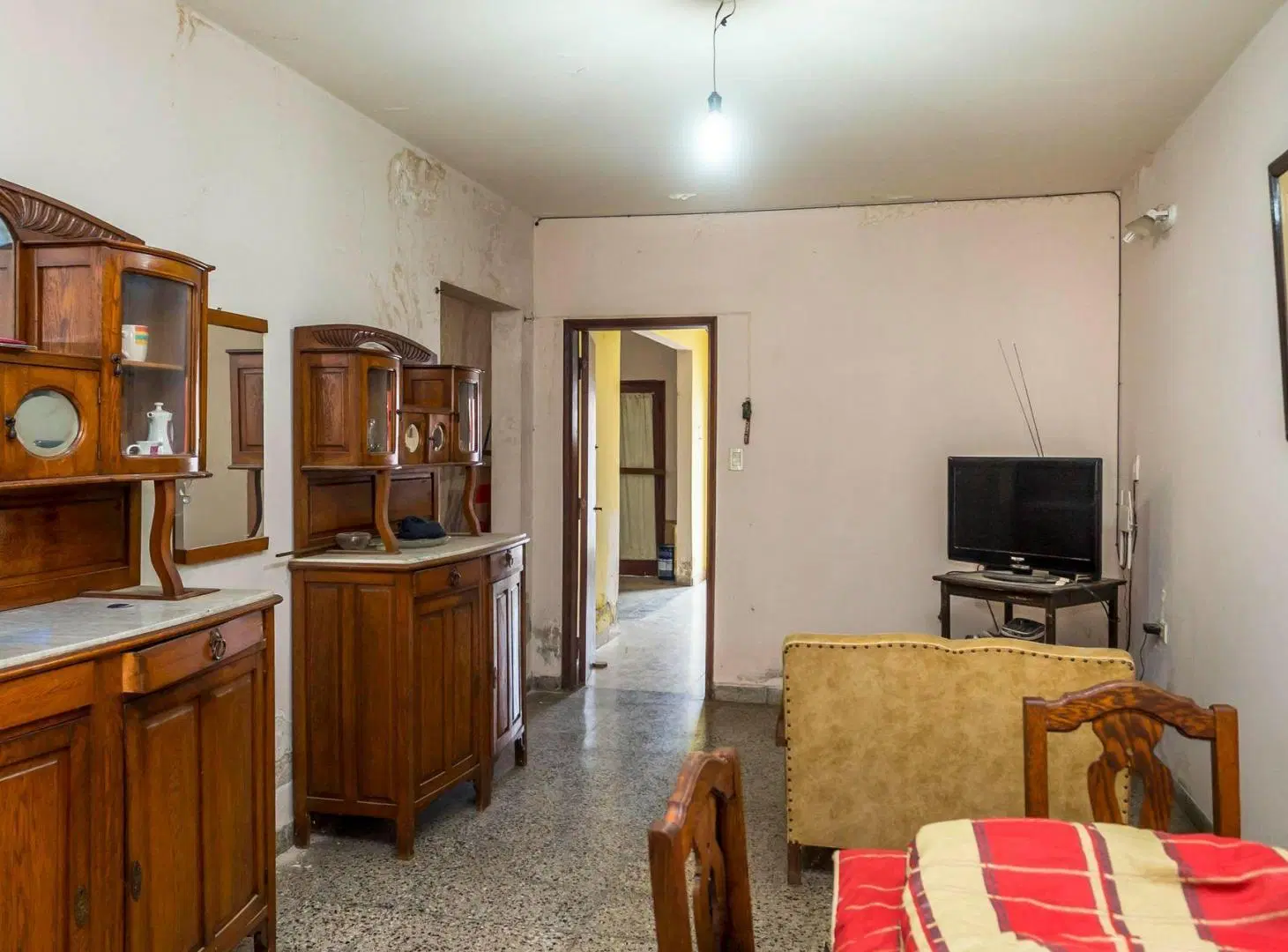 CASA EN VENTA C/ COCHERA + 3 DEPTOS EN MACROCENTRO 2