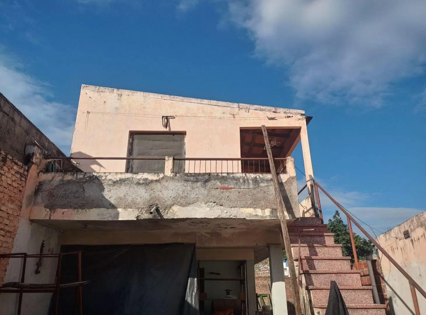 CASA EN VENTA A REFACCIONAR MACROCENTRO 3