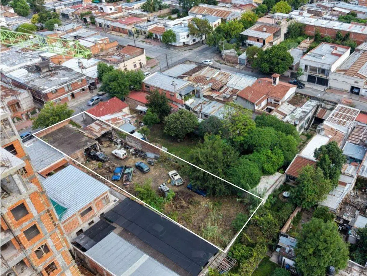 TERRENO CON CONSTRUCCION VENTA MACROCENTRO 4