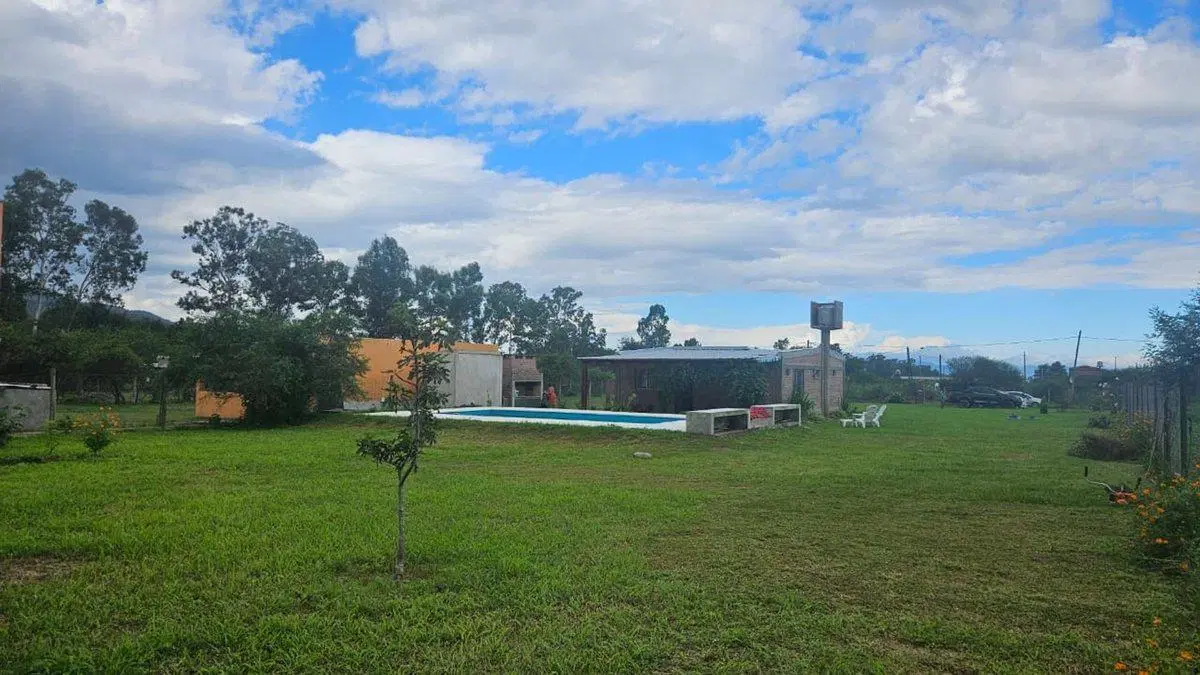 CASA EN VENTA CON PILETA EL ENCON 2 DORMITORIOS 5