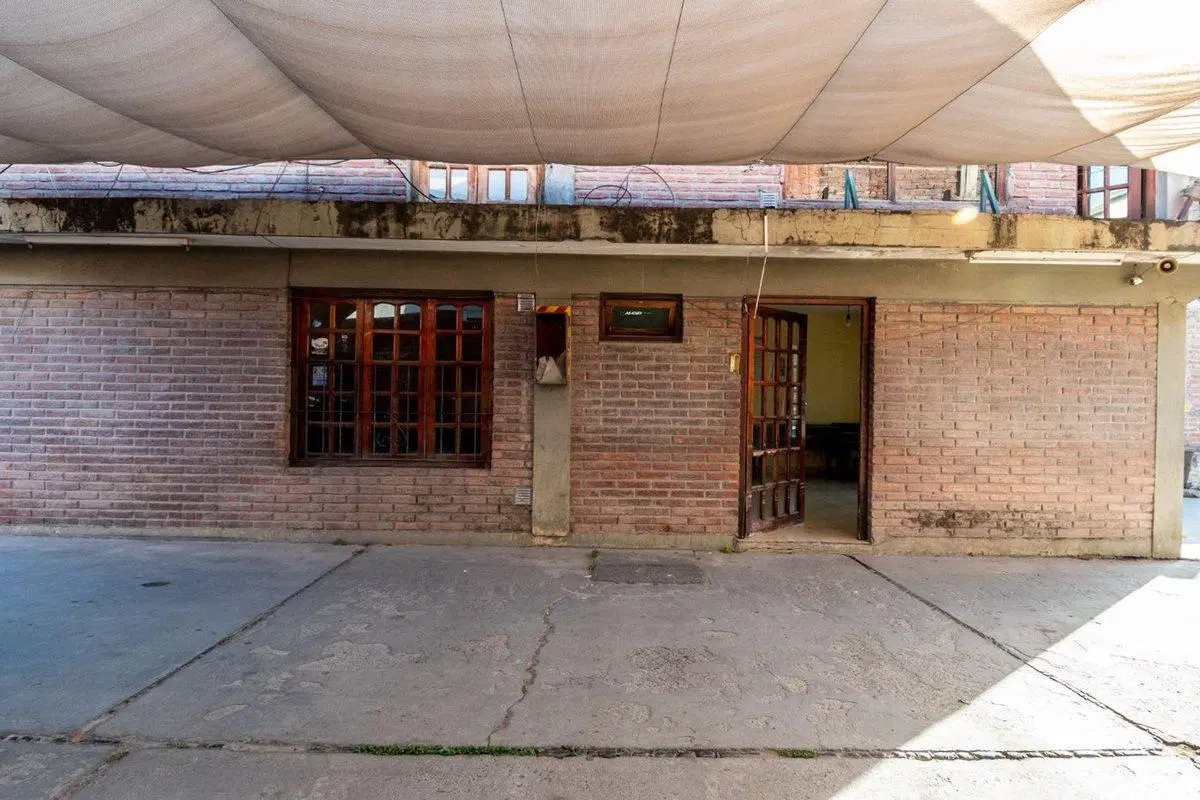 LOCAL EN VENTA SOBRE AV. EX COMBATIENTES ZONA SUR 2