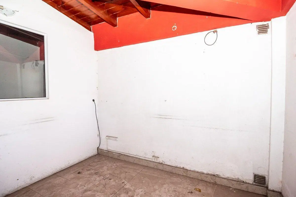 LOCAL EN VENTA SOBRE AV. EX COMBATIENTES ZONA SUR 8