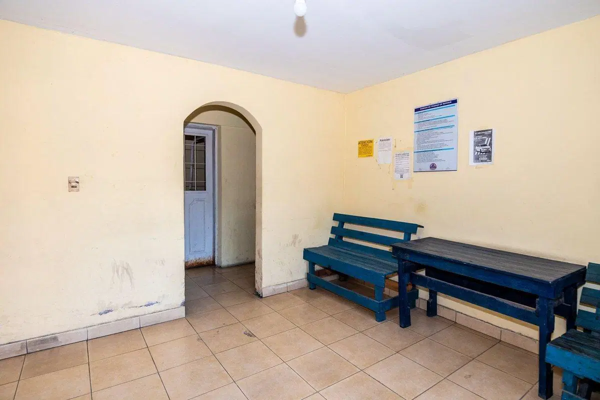 LOCAL EN VENTA SOBRE AV. EX COMBATIENTES ZONA SUR 5