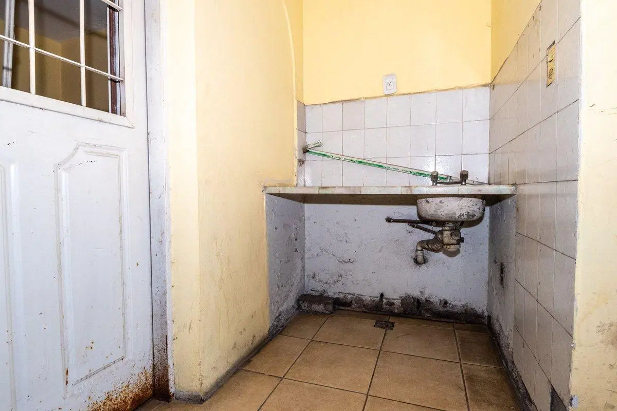 LOCAL EN VENTA SOBRE AV. EX COMBATIENTES ZONA SUR 8