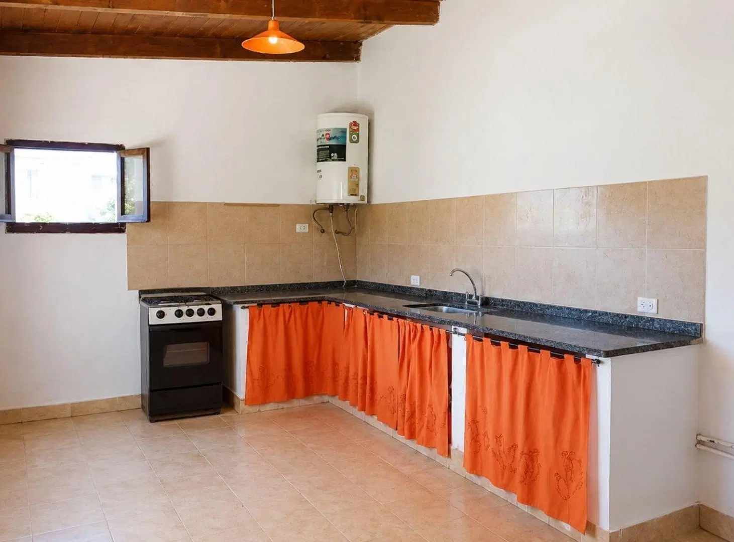 CASA EN VENTA LA CALDERA B° BALCON DE GETSEMANI 8