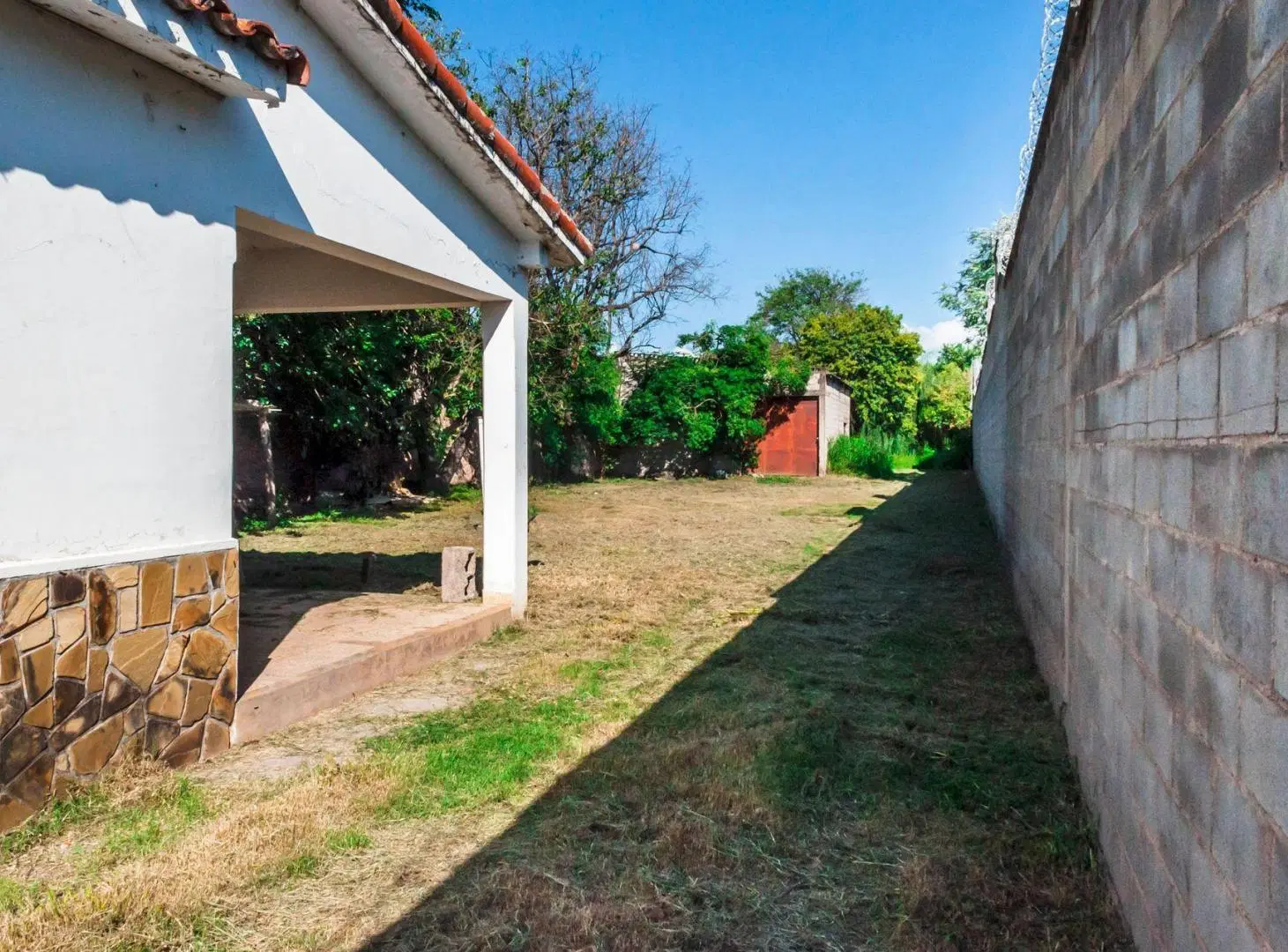 CASA EN VENTA CON GALPON SOBRE RN 68 CERRILLOS 8