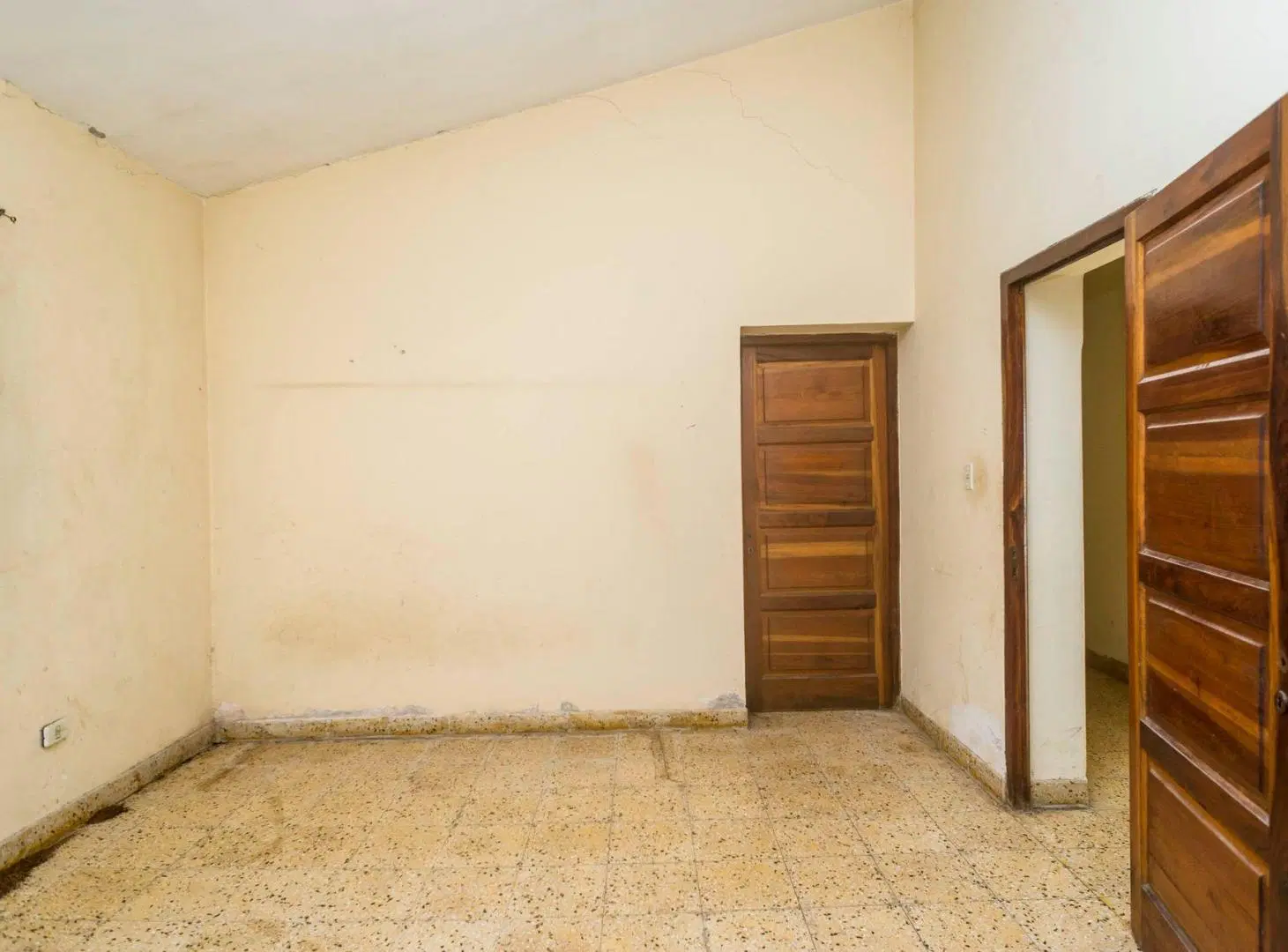 CASA EN VENTA CON GALPON SOBRE RN 68 CERRILLOS 5