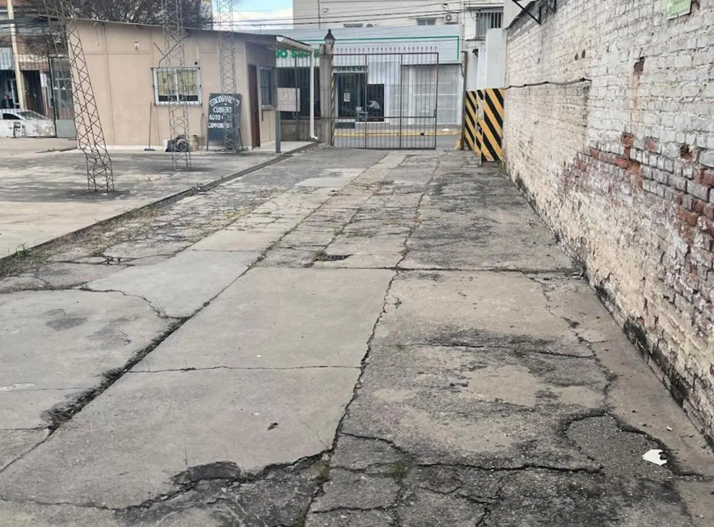 GALPON PLAYA DE ESTACIONAMIENTO VENTA MACROCENTRO 3