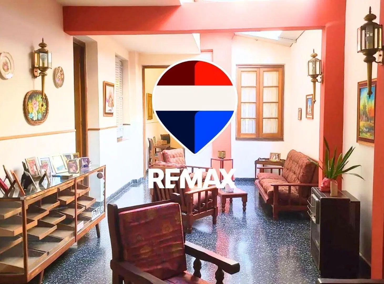 CASA VENTA CON LOCAL COMERCIAL CENTRO 8