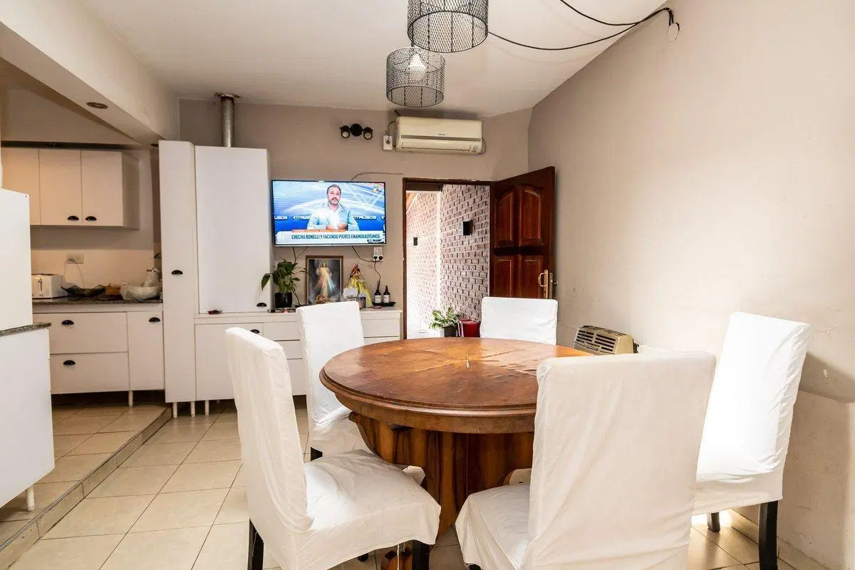 CASA EN VENTA BARRIO SAN CARLOS ZONA SUR 4 DORM 5