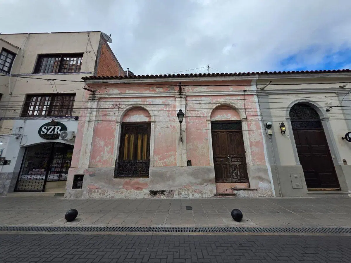 CASA EN VENTA A RECICLAR ZONA PLAZA 9 DE JULIO 3