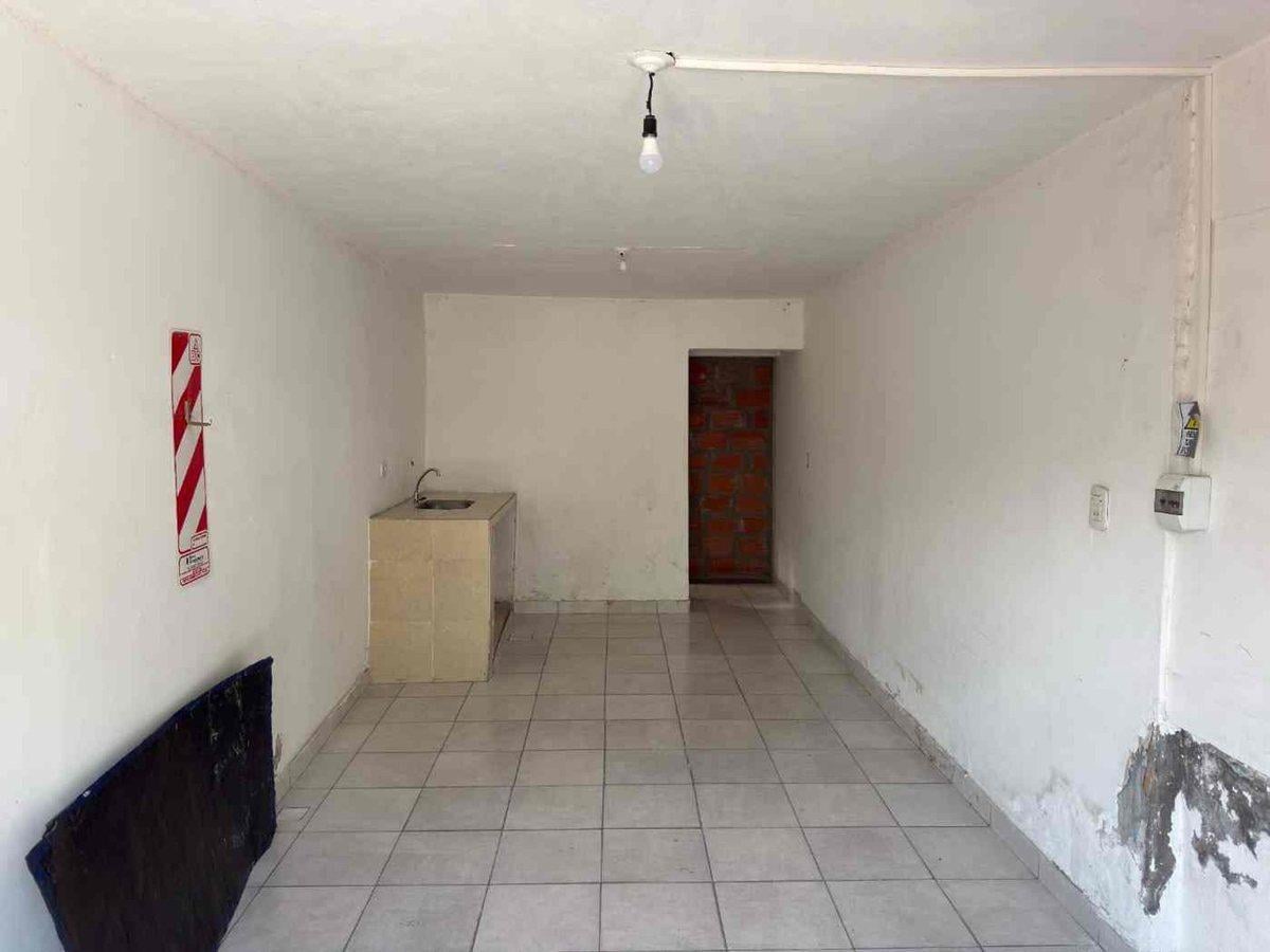Foto de ALQUILER LOCAL COMERCIAL BARRIO SANTA LUCIA 25 M2, imagen 2