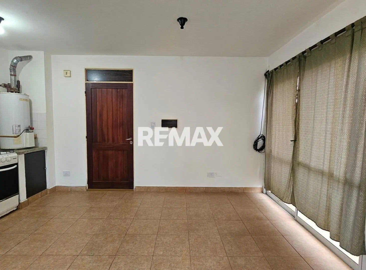 MONOAMBIENTE EN VENTA B° EL HUAICO PLANTA BAJA 5