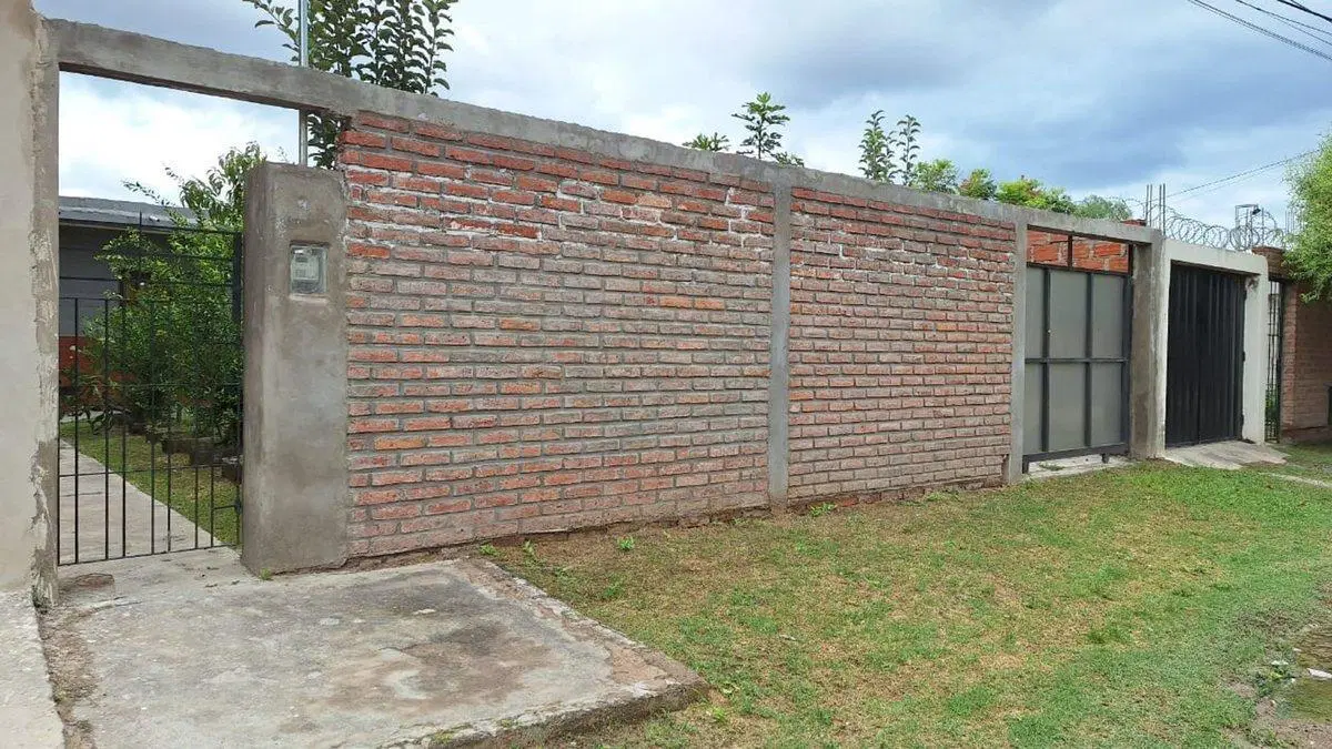 CASA VENTA B° SCALABRINI ORTIZ ZONA ESTE 2 DORM 8
