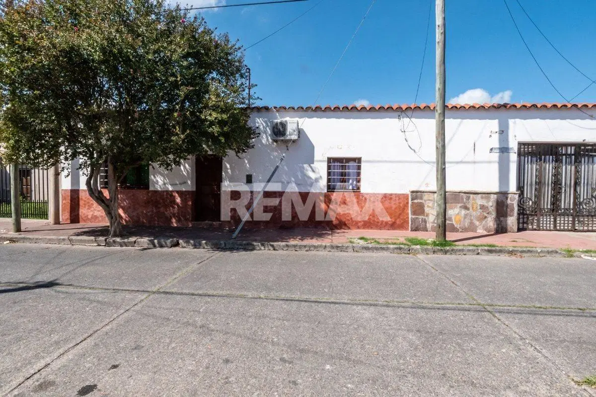 CASA MAS LOCAL VENTA MACROCENTRO ESQUINA 5