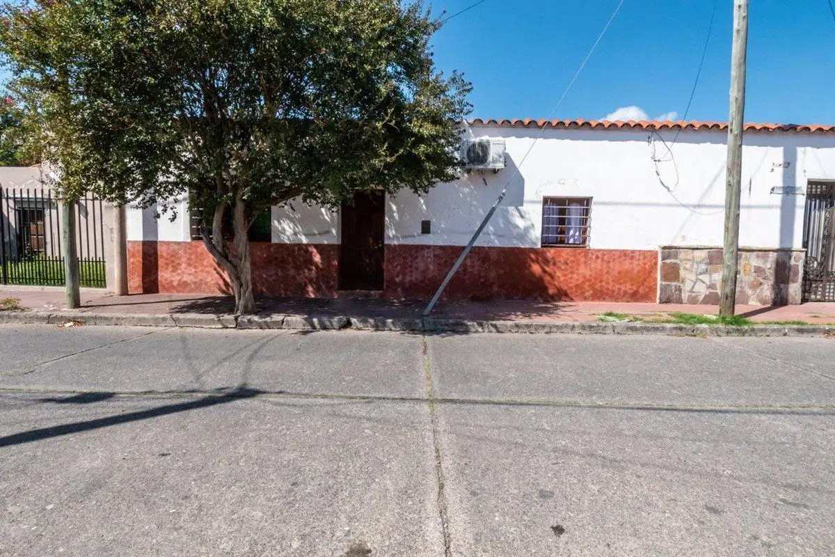 CASA MAS LOCAL VENTA MACROCENTRO ESQUINA 2