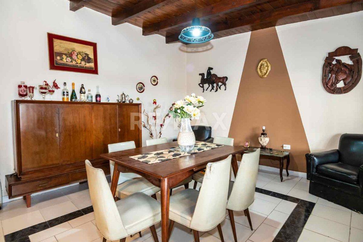 Foto de CASA VENTA LA MERCED CHICA CON PILETA 3 DORM, imagen 5