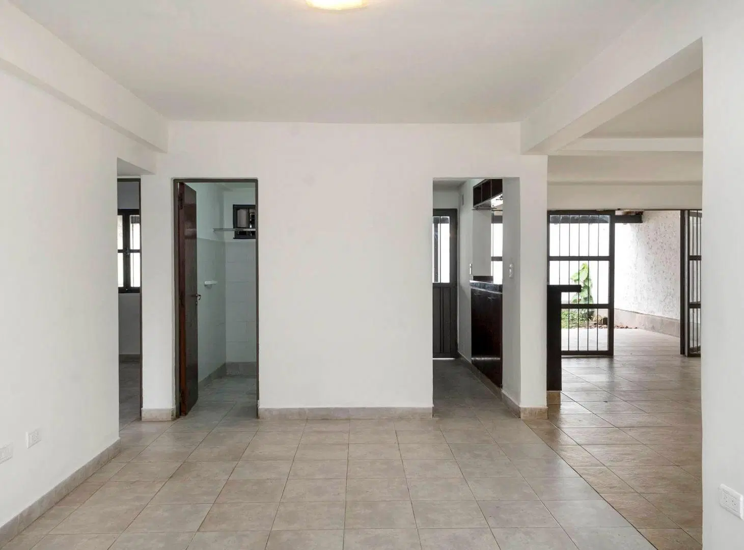 CASA VENTA/PERMUTA ZONA SUR B° LOS CASTAÑOS 4 DORM 4