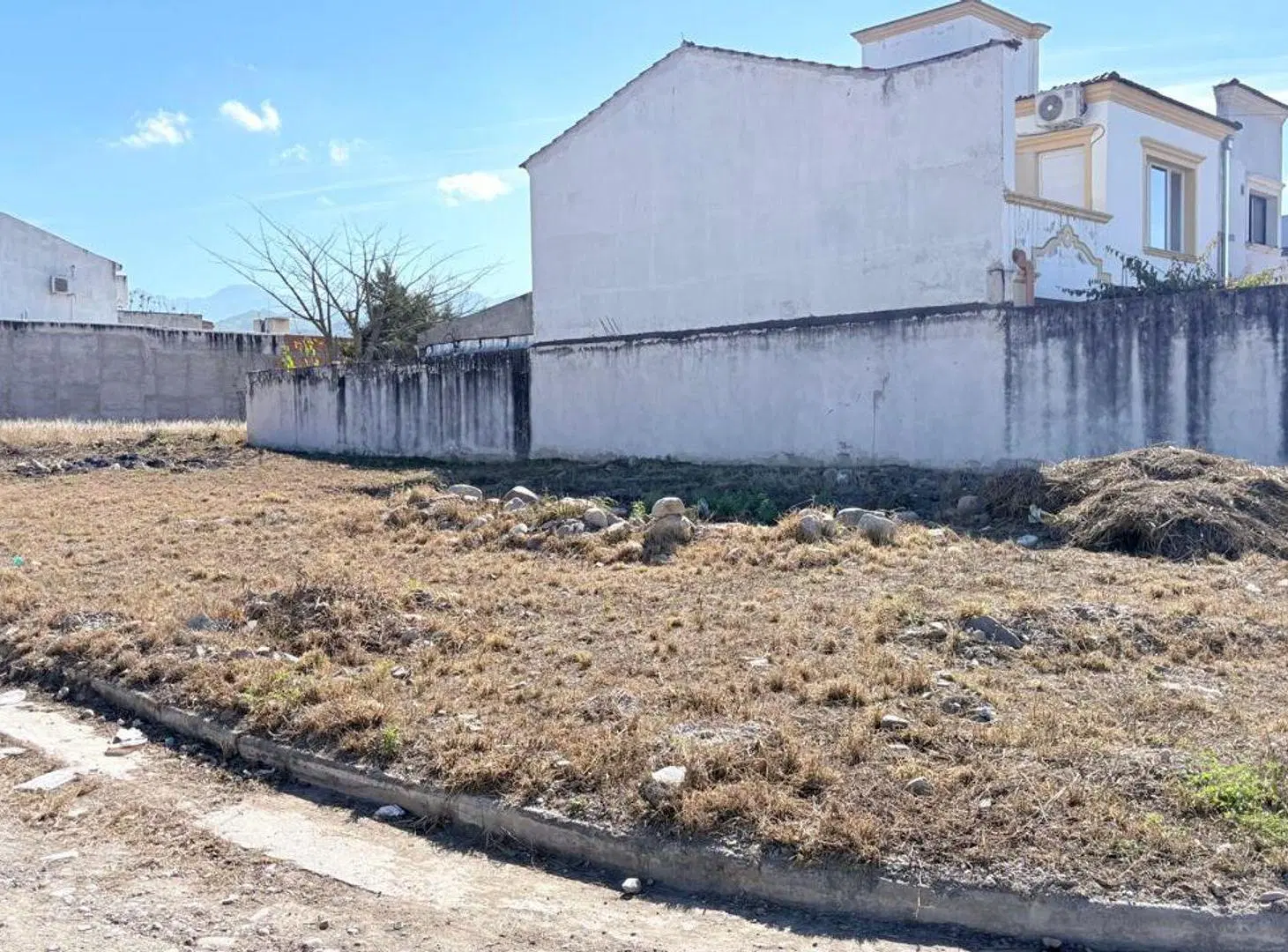 TERRENO VENTA ESQUINA PORTAL DE LESSER 4