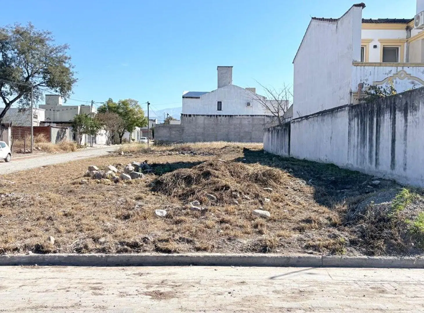 TERRENO VENTA ESQUINA PORTAL DE LESSER 2